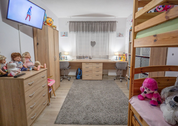 3-izbový, nadštandardne veľký byt s balkónom -  Krompachy