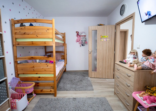 3-izbový, nadštandardne veľký byt s balkónom -  Krompachy