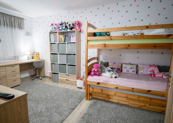 3-izbový, nadštandardne veľký byt s balkónom -  Krompachy