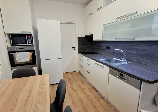 PRENÁJOM! Byt 3+1 (77 m2) 2 balkóny,  Levočská SNV