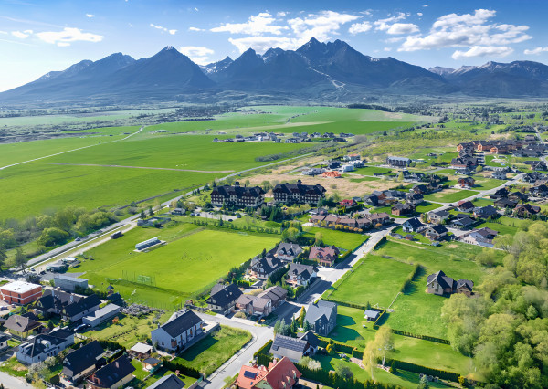 Multifunkčný dom s veľkým pozemkom (1656 m2) Veľká Lomnica