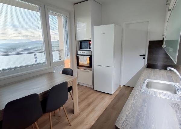 PRENÁJOM! Byt 3+1 (77 m2) 2 balkóny,  Levočská SNV