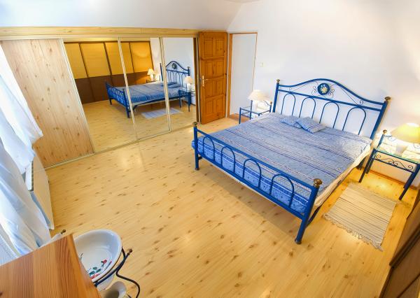 Rodinný dom s krásnou záhradou (922 m2) Markušovce pri SNV