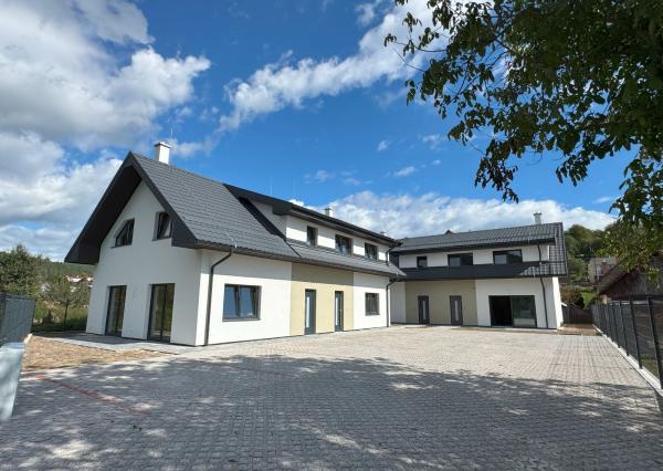 FINALIZUJEME ! Na predaj 3 a 4 -izbové byty v Danišovciach