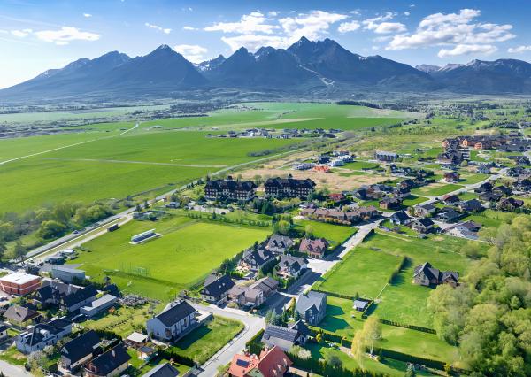 Multifunkčný dom s veľkým pozemkom (1656 m2) Veľká Lomnica