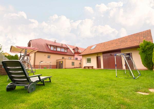 Rodinný dom (654 m2), garáž, altánok, záhrada Smižany