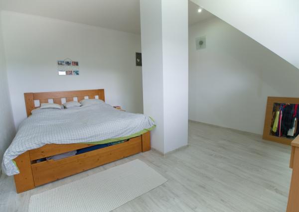 Rodinný dom (654 m2), garáž, altánok, záhrada Smižany