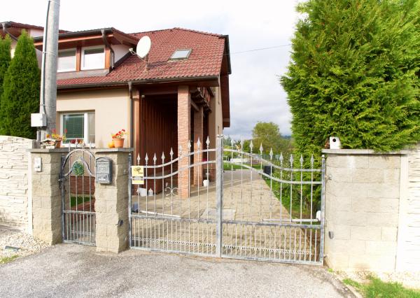 Rodinný dom (654 m2), garáž, altánok, záhrada Smižany