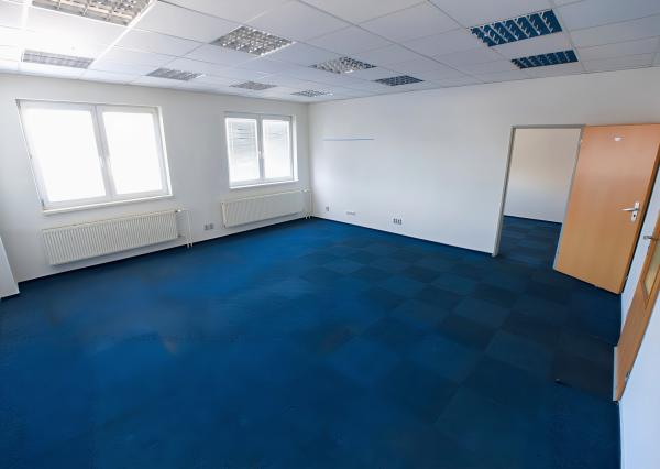 PRENÁJOM! Administratívny objekt v pokojnej lokalite sídl. Západ SNV