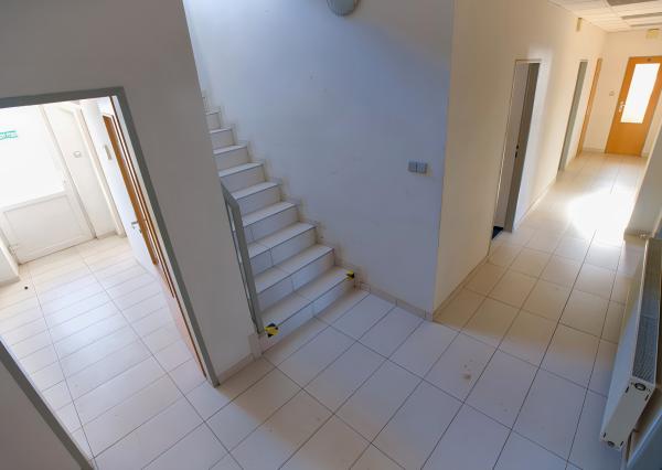 PRENÁJOM! Administratívny objekt v pokojnej lokalite sídl. Západ SNV