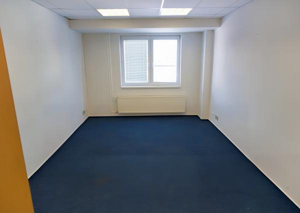 PRENÁJOM! Administratívny objekt v pokojnej lokalite sídl. Západ SNV