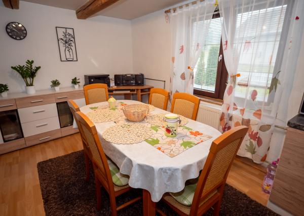 Rodinný dom s dvomi garážami - Beharovce