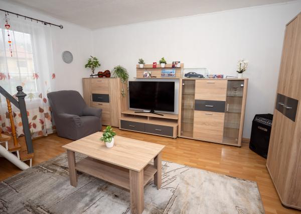 Rodinný dom s dvomi garážami - Beharovce