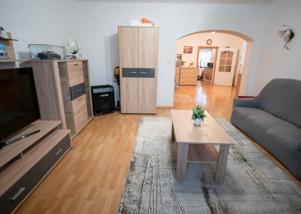 Rodinný dom s dvomi garážami - Beharovce