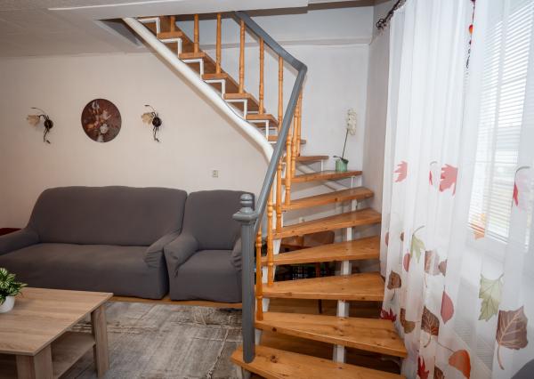 Rodinný dom s dvomi garážami - Beharovce