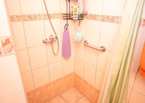 Rodinný dom s dvomi garážami - Beharovce