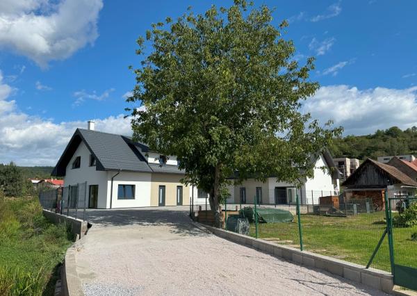 Máme dokončené ! Na predaj 3 a 4 -izbové byty v Danišovciach