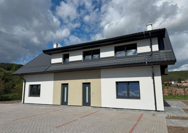 Máme dokončené ! Na predaj 3 a 4 -izbové byty v Danišovciach