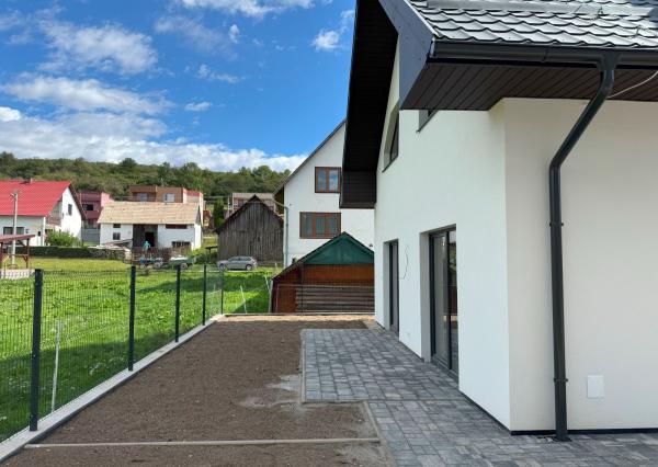 Máme dokončené ! Na predaj 3 a 4 -izbové byty v Danišovciach