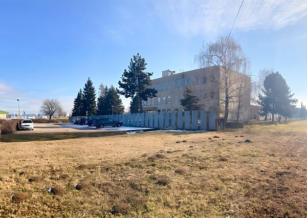 Podn. areál - adm, výroba, garáže, sklady (3,3 ha) neďaleko Košíc