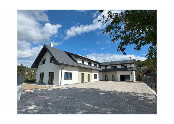 Máme dokončené ! Na predaj 3 a 4 -izbové byty v Danišovciach