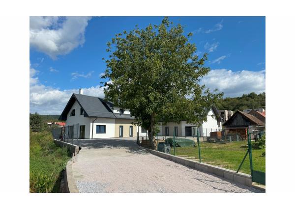 Máme dokončené ! Na predaj 3 a 4 -izbové byty v Danišovciach