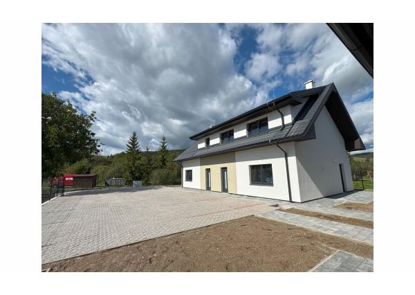 Máme dokončené ! Na predaj 3 a 4 -izbové byty v Danišovciach