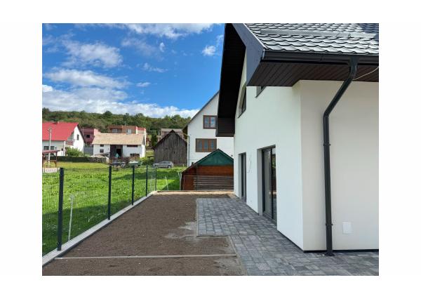 Máme dokončené ! Na predaj 3 a 4 -izbové byty v Danišovciach