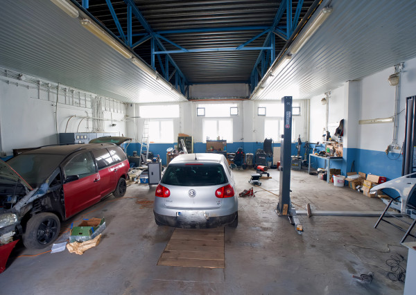 Hala - autodielňa (130 m2) s kanceláriou (80 m2), AREÁL ZÁPAD SNV