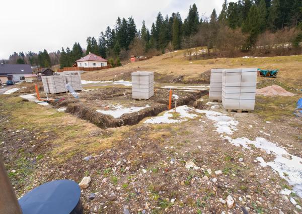 Pozemok pre praktický bungalov pod lesom Sp. Nová Ves