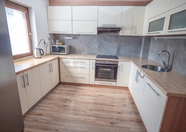 Rodinny dom - 5 izieb - 3 garáže v tichej lokalite Krompachy