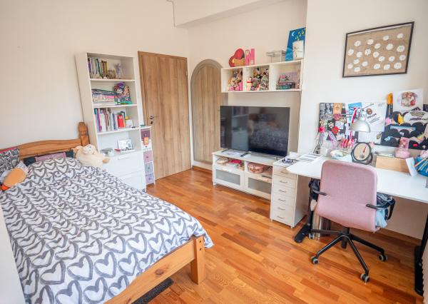 Rodinny dom - 5 izieb - 3 garáže v tichej lokalite Krompachy