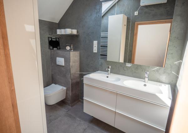 Rodinny dom - 5 izieb - 3 garáže v tichej lokalite Krompachy