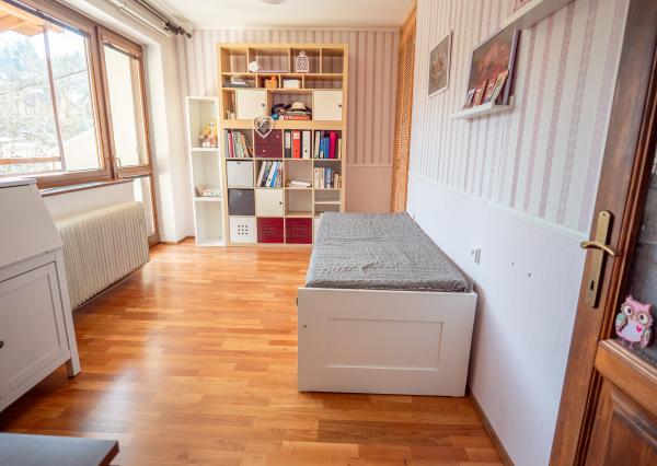 Rodinny dom - 5 izieb - 3 garáže v tichej lokalite Krompachy