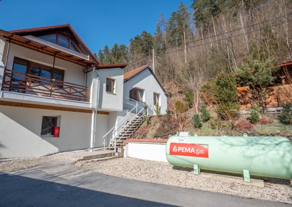 Rodinny dom - 5 izieb - 3 garáže v tichej lokalite Krompachy