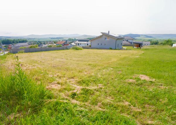 Stavebný pozemok 692 m2 s výhľadom na hrad, Spišský Hrhov