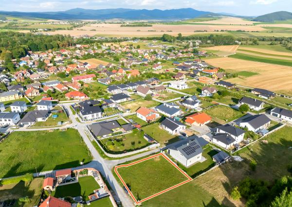 Stavebný pozemok 692 m2 s výhľadom na hrad, Spišský Hrhov