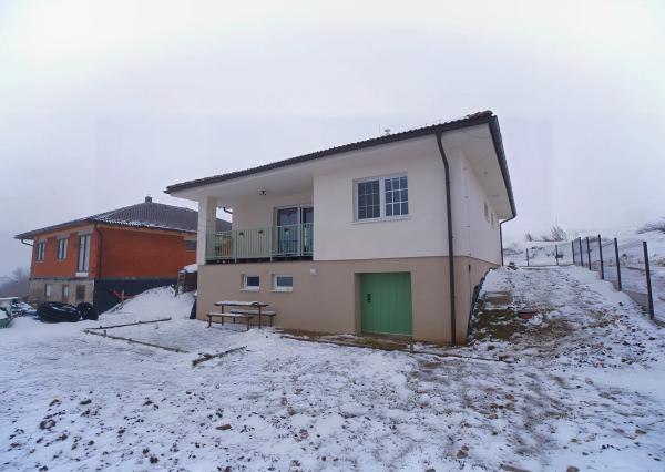 Vidiecky moderný bungalov novostavba (790 m2) Jánovce, časť Čenčice