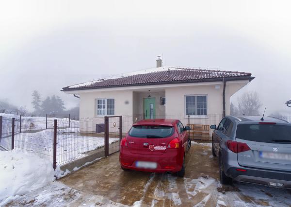 Vidiecky moderný bungalov novostavba (790 m2) Jánovce, časť Čenčice