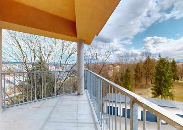 NOVOSTAVBA! Atypický 3-izbový byt (75 m2) s loggiou sídl. Tarča