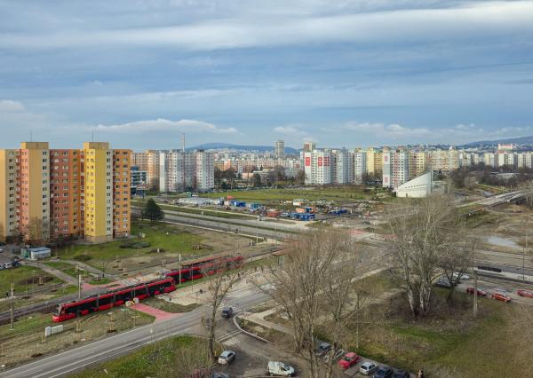 Prenájom 2-izbového bytu s loggiou, pivnicou a klimatizáciou