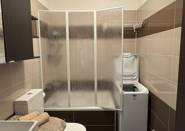 Prenájom 2-izbového bytu s loggiou, pivnicou a klimatizáciou