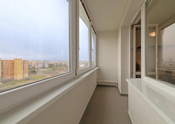 Prenájom 2-izbového bytu s loggiou, pivnicou a klimatizáciou