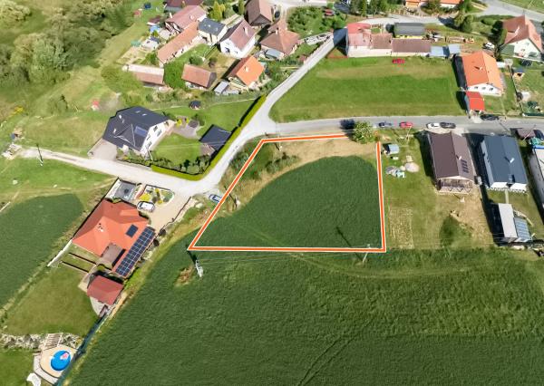 Pozemok (1948 m2) vhodný aj pre developera Danišovce