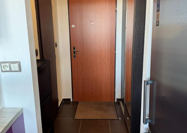 Prenájom 2-izbového bytu s loggiou, pivnicou a klimatizáciou