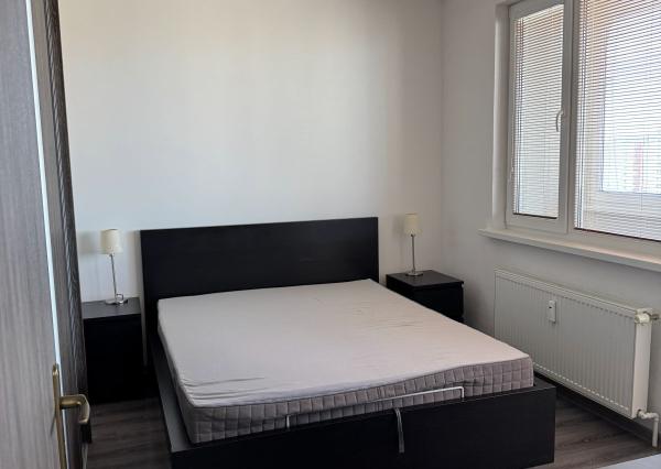 Prenájom 2-izbového bytu s loggiou, pivnicou a klimatizáciou