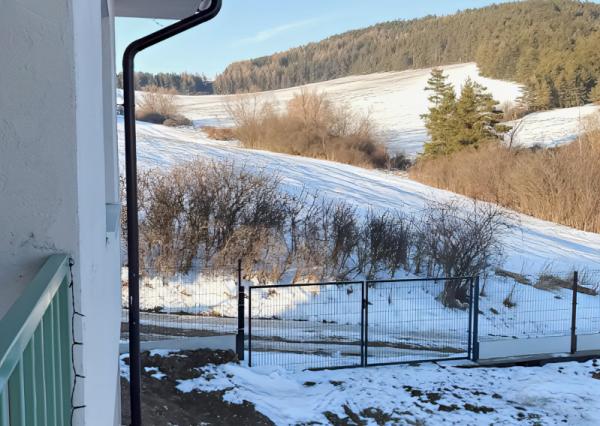 Vidiecky moderný bungalov novostavba (790 m2) Jánovce, časť Čenčice