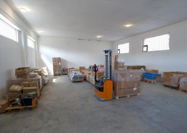 PRENÁJOM! Hala (189 m2) s kanceláriou (48 m2), AREÁL ZÁPAD SNV