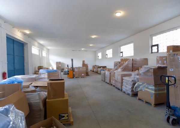 PRENÁJOM! Hala (189 m2) s kanceláriou (48 m2), AREÁL ZÁPAD SNV