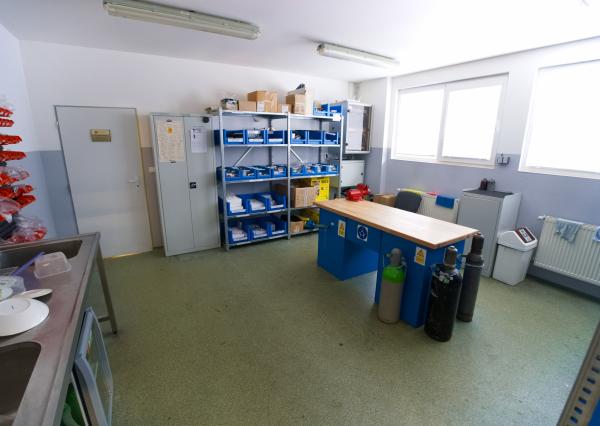 PRENÁJOM! Skladová hala (705 m2) s admin. časťou a asfaltovou plochou